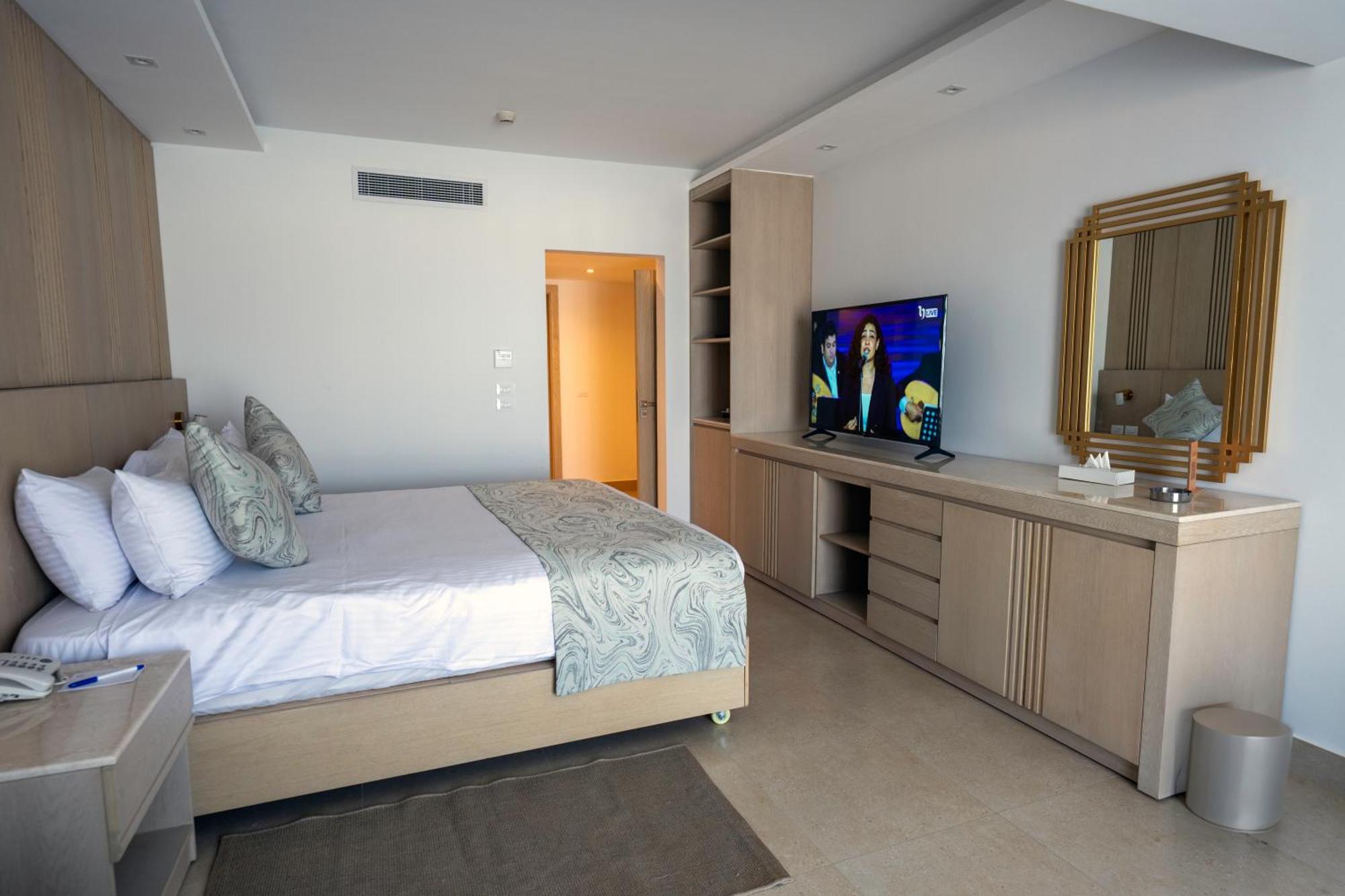 Ecotel Bay View 4*