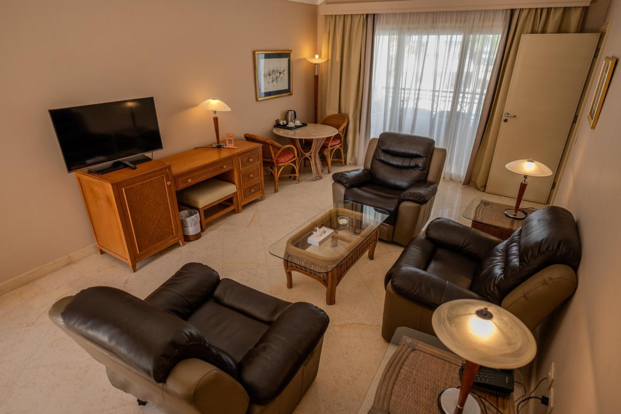 Ecotel Bay View 4*