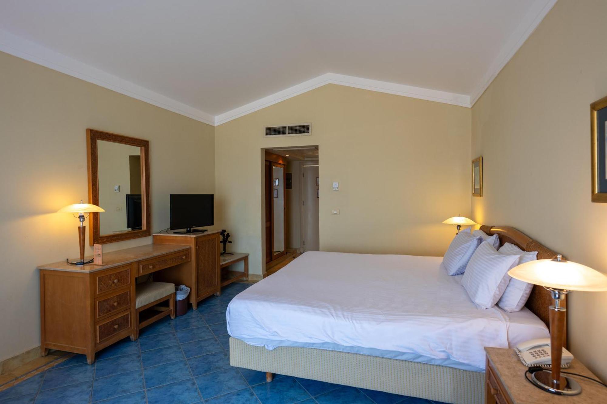Ecotel Bay View Resort 4*