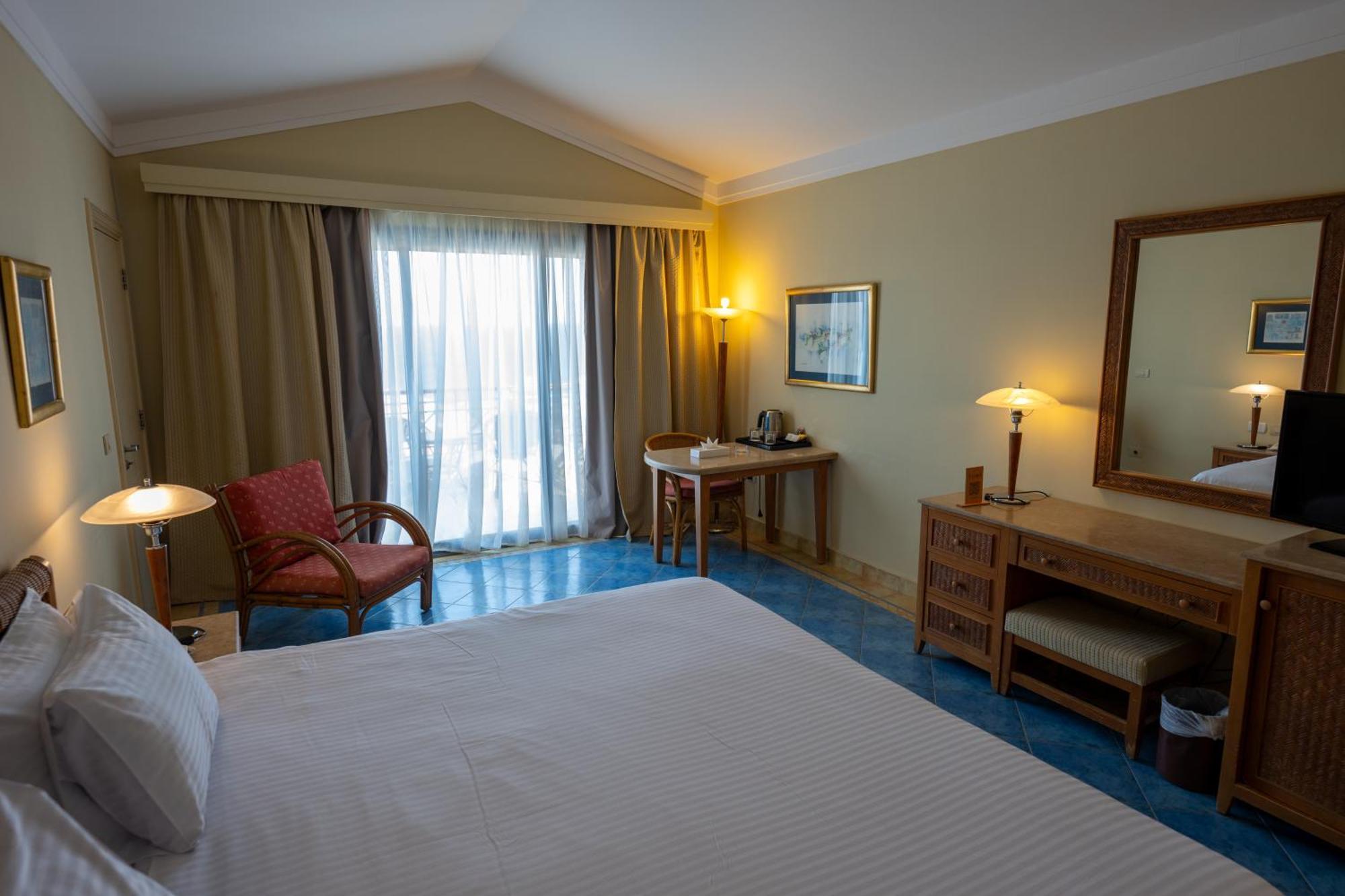Ecotel Bay View Rezort 4*