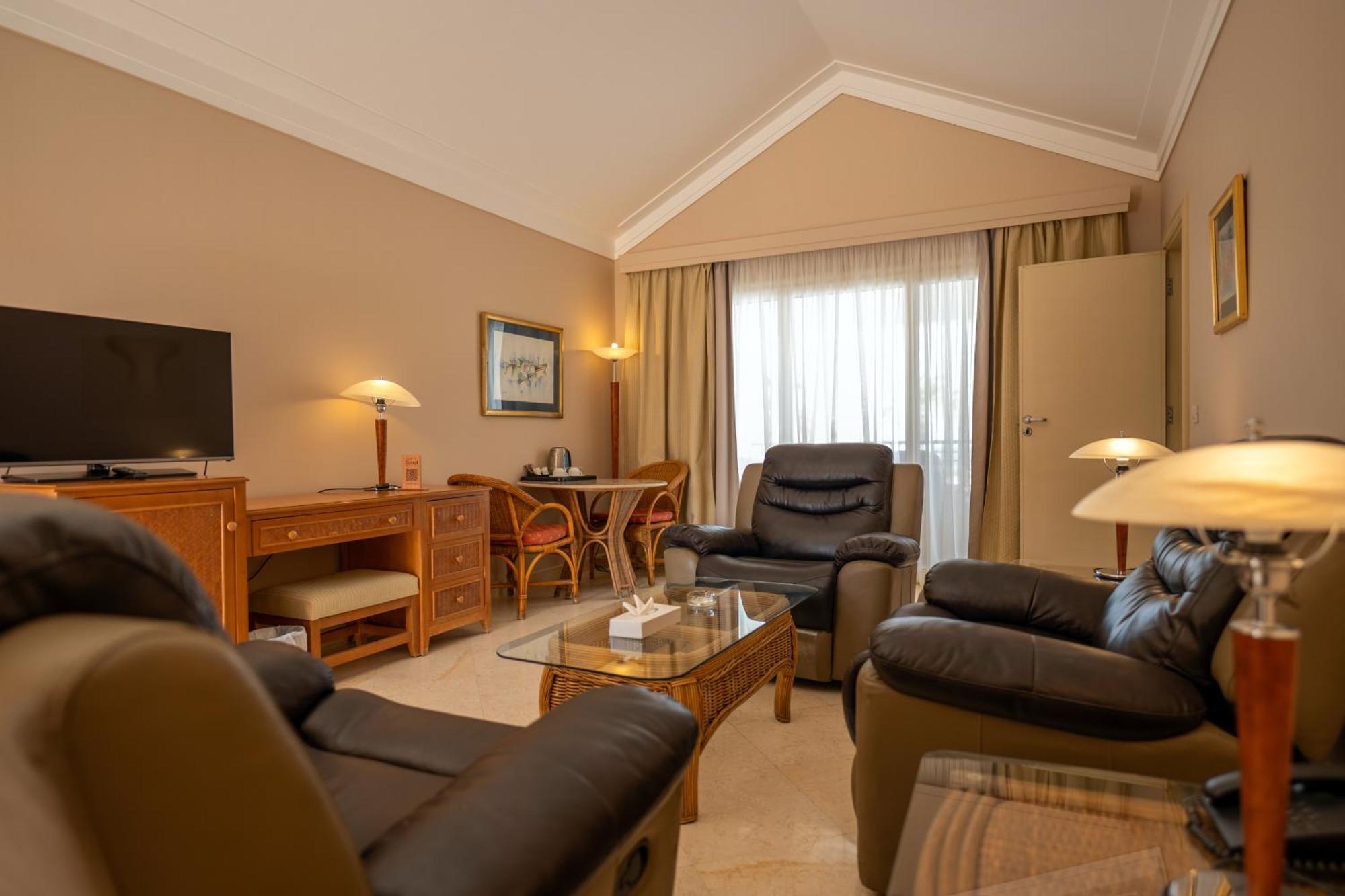 Курортный комплекс Ecotel Bay View 4*